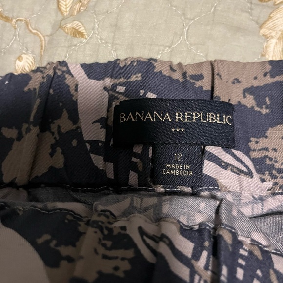 Banana Republic Blue & Khaki Cameo Floral Skirt size 12 - Picture 2 of 2